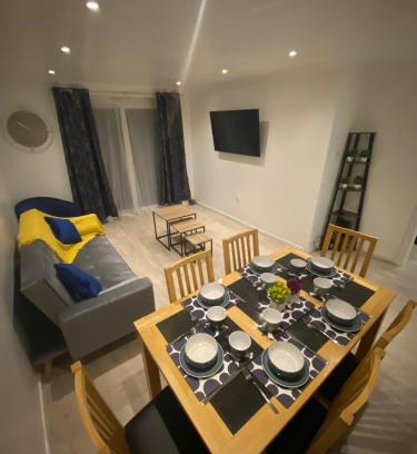 Harlow Maison | Spacious Home in Harlow Free Parking