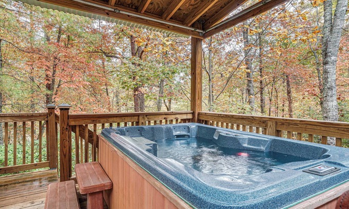 Helen Cottage | Spacious Home in Helen w/ Porch & Balcony!
