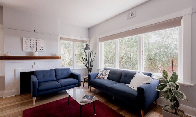 Sandy Bay Maison | Spacious home near the Derwent in Sandy Bay