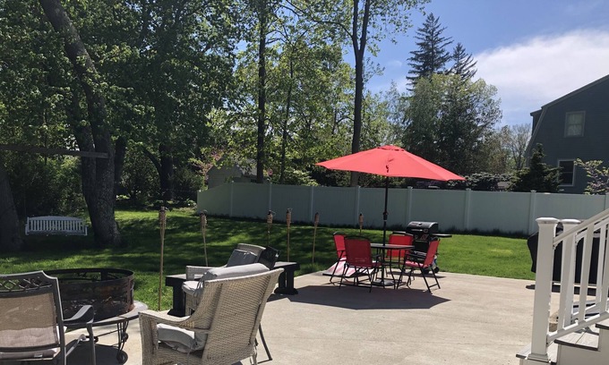 Newburyport Maison | Spacious Home near with large backyard in Newburyport