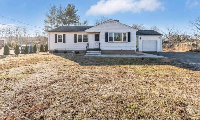 North Haven Maison | Spacious home new Yale University and Albertus Magnus