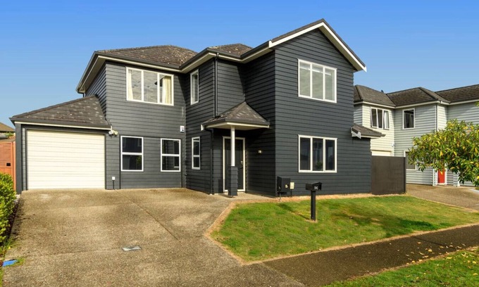 Tauranga Maison | Spacious home on landing drive