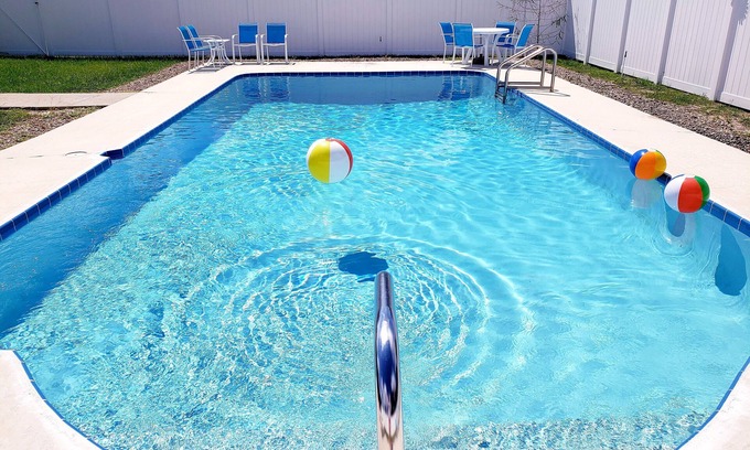 DeLand Maison | Spacious Home, Secluded Saltwater Pool, Central Location.