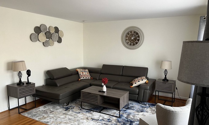 Belle Haven Maison | Spacious Home w/Free Parking-Close to Old-town Alexandria and DC!