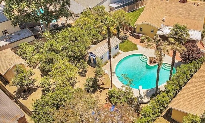 Northridge Maison | Spacious Home with Garden & Pool