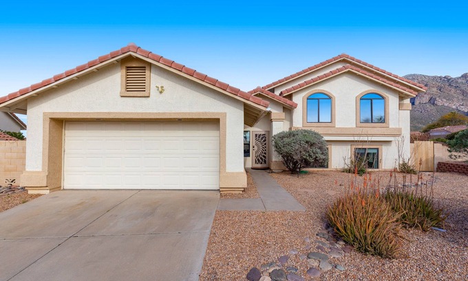 Oro Valley Maison | Spacious home with mountain views, grill, central air-conditioning, & free WiFi