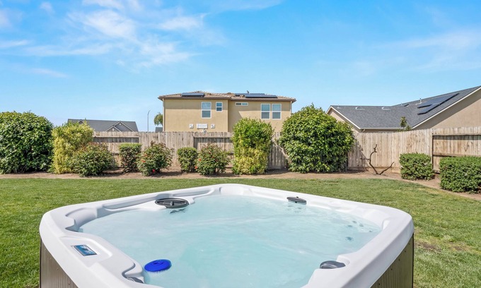 Raisin Maison | Peaceful NEW Build Home★600mbps+★Fire pit★BBQ