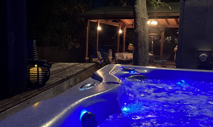 San Antonio Maison | Spacious home with swim-spa and outdoor retreat