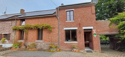 Montignies-sur-Roc Maison | Spacious house in Montignies-sur-Roc with garden