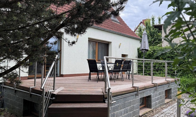 Herbsleben Cottage | Spacious house by the river