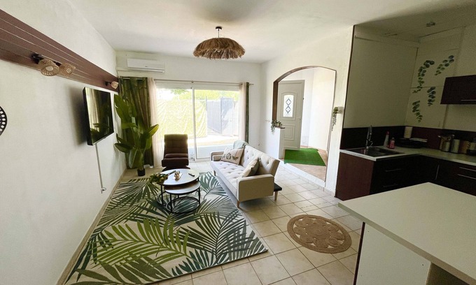 Mauguio Maison | Spacious house for 6 with pool table
