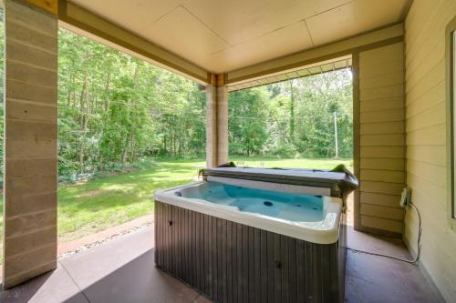 Harbert Maison | Spacious House on Half Acre Less Than 3 Mi to Beach!