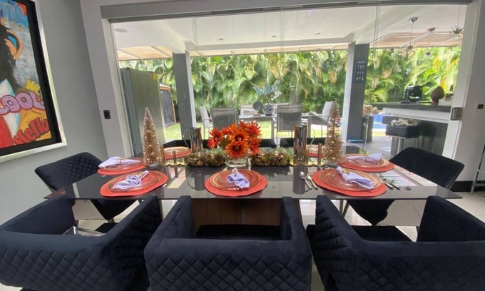 Santa Ana Maison | Spacious house, WiFi in awesome Lindora on 18 hole golf course with private pool