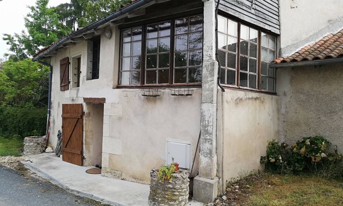 Lisle Maison | maison spacieuse avec jardin piscine hors sol dans petit hameau tranquille
