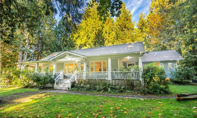 Ashford Maison | Auberge spacieuse: 3 suites (chacune avec bthrm), salon et salle à manger, cuisine, jacuzzi