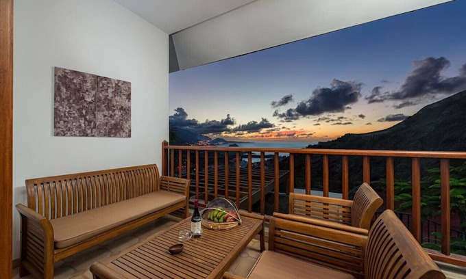 La Mancha Appartement | Vue mer et Teide, terrasses, wifi, concierge dans villa [apt D]