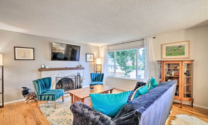 Kent Maison | Spacious Kent Getaway w/ Yard, Deck + Grill!