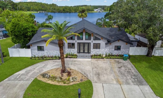 Palm Harbor Maison | Spacious Lake Tarpon Getaway
