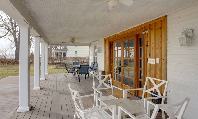 Woodland Beach Maison | Spacious Lakefront House w/ Backyard Fire Pit