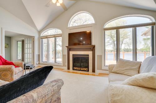 Chetek Maison | Spacious Lakefront New Auburn Home with Sunroom