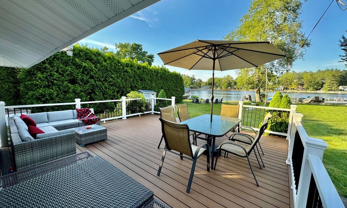 Coventry Maison | Spacious Lakehouse w/ Private Beach