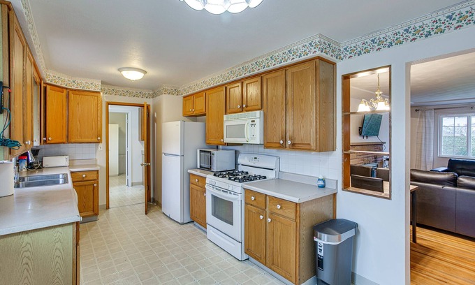 Lakewood Maison | Spacious Lakewood Home - 10 Mi to Downtown Tacoma!