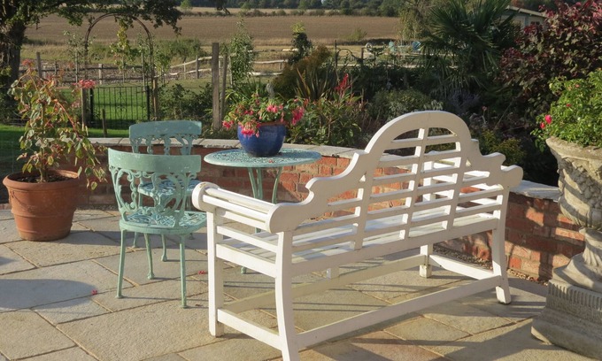 Alpheton Maison | Spacious, light, self contained 2 room holiday Annex with own access.