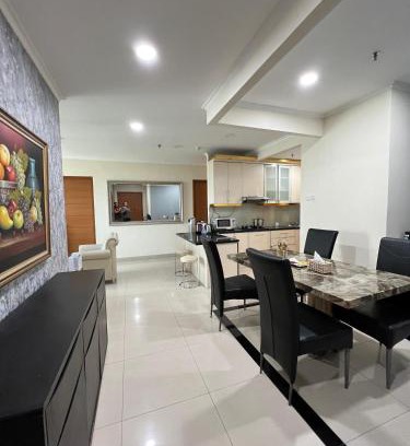 Cilandak Appartement | Spacious living room Hampton's Park Apartment