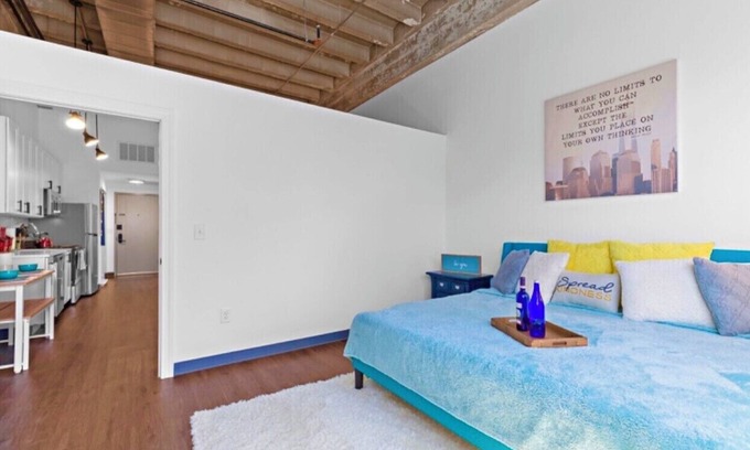 Newark Appartement | ⭐️Spacious LOFT W/King BD + Free Parking Near EWR✈️ NYC🗽❤️ & 🇺🇸 DREAM Mall ⭐️
