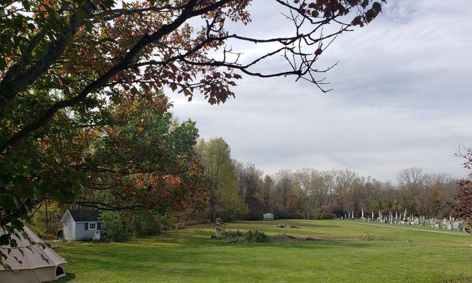 Dale Location De VR | Spacious luxury tent in quiet country setting.