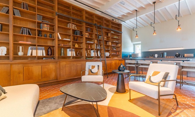Chateauneuf-le-Rouge Appartement | Spacious, modern loft in a château near Aix.