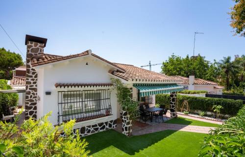 Valle de los Galanes Maison | Spacious Malaga House with private walled-in yard