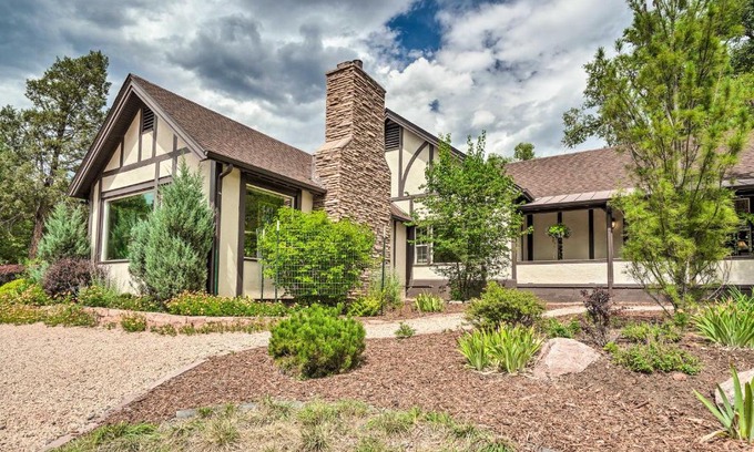 Manitou Springs Maison | Spacious Manitou Home with Views in Central Location