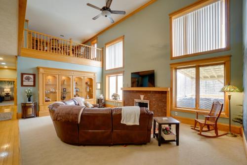 McArthur Maison | Spacious McArthur Home Private Hot Tub and Pond!