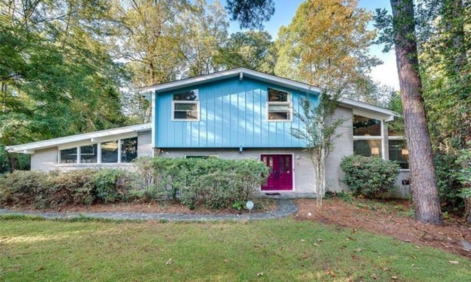 Atlanta Maison | Spacious Mid-Century with tons of amenities!