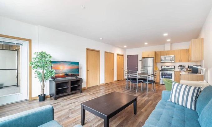 Downtown Appartement | Spacious Modern 1BR 1BA | Downtown Redmond - 2