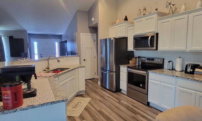 North Platte Maison | Spacious & modern 3BR close to the Golden Spike and Canteen District.