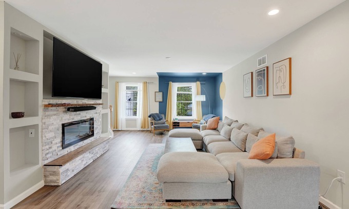 Wilmington Maison | Spacious modern 4-bedroom townhome in Wilmington, up to 10 people