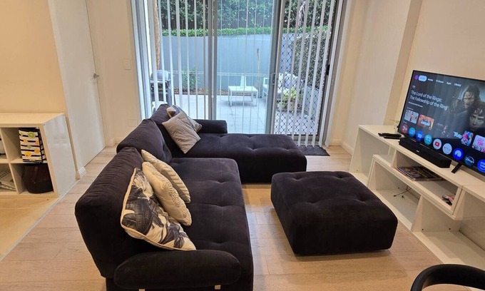 Epping Appartement | Spacious Modern Apartment with Private Garden