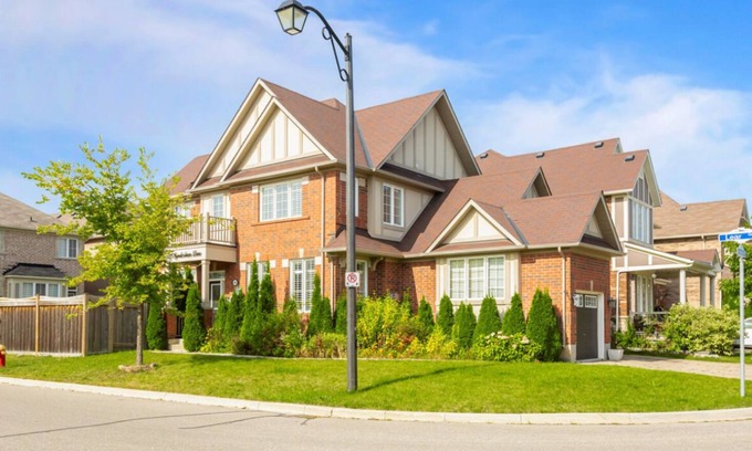 Halton Regional Municipality Maison | Spacious, Modern & Cozy home in Milton, Canada