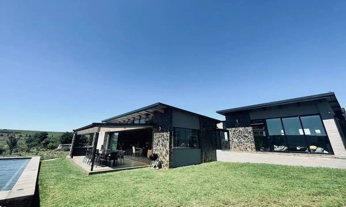 Mogale City Autre | Spacious modern farmhouse on 16 hectares
