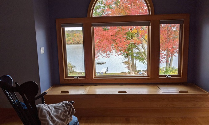 Andover Maison | Spacious modern home on private lake