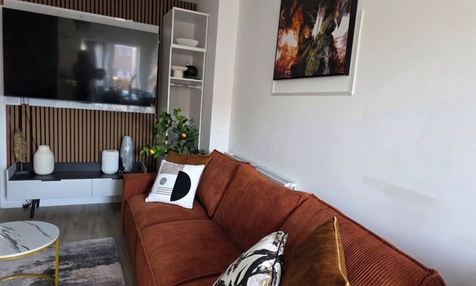 Brympton Maison | Spacious| Modern House |Close to Sites, beach,|Contractors, families welcome