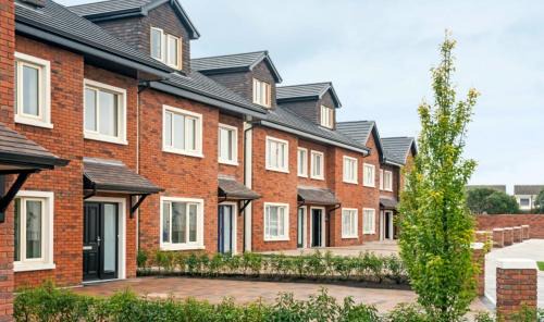 Beaumont Maison | Spacious, modern room for families in a shared family home