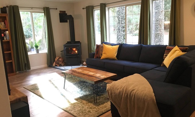 Mount Hood Village Maison | Spacious Mount Hood home near river, dogs OK, game room, WiFi