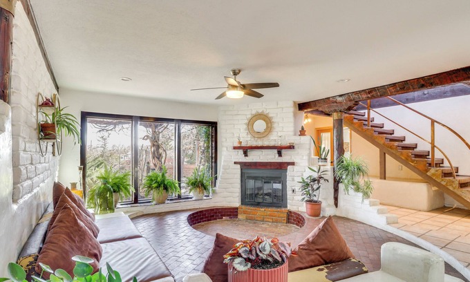 Corrales Maison | Spacious Mtn-View Gem in Corrales!