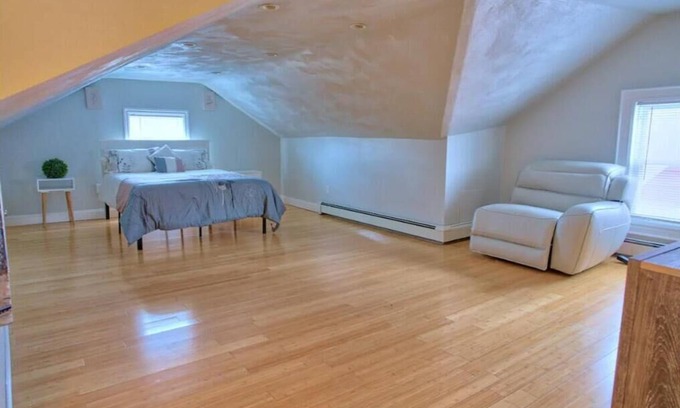 Roxbury Appartement | Spacious multi-level 4 bed /2bath Apt with Parking