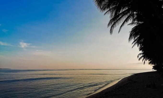 Catangnan Villa | Spacious native style house right on your own secluded beach.
