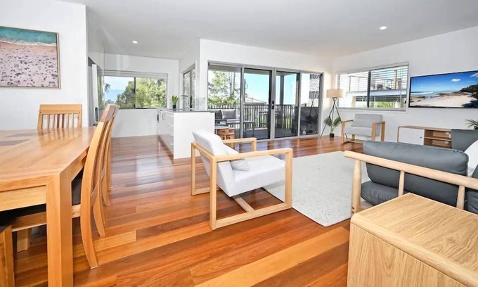 Kings Beach Appartement | Spacious New 2 bedroom Kings Beach Townhouse ZF2