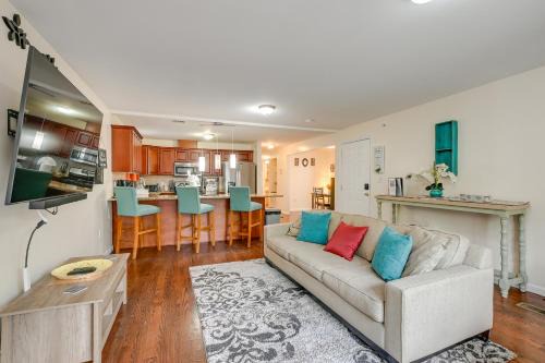 Newark Maison | Spacious Newark Duplex in Walkable Location!